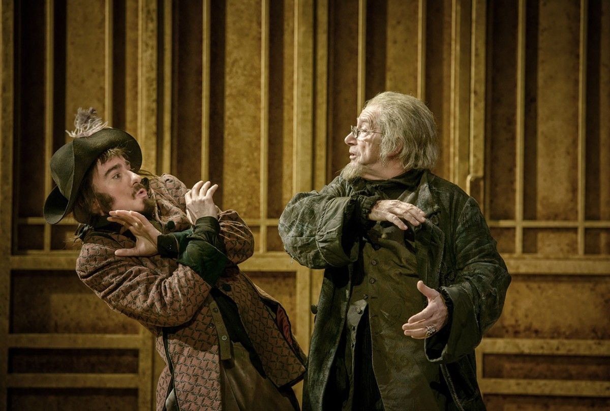 Òscar Castellví, el criat, i «L'avar» Joan Pera, en una escena de l'obra
