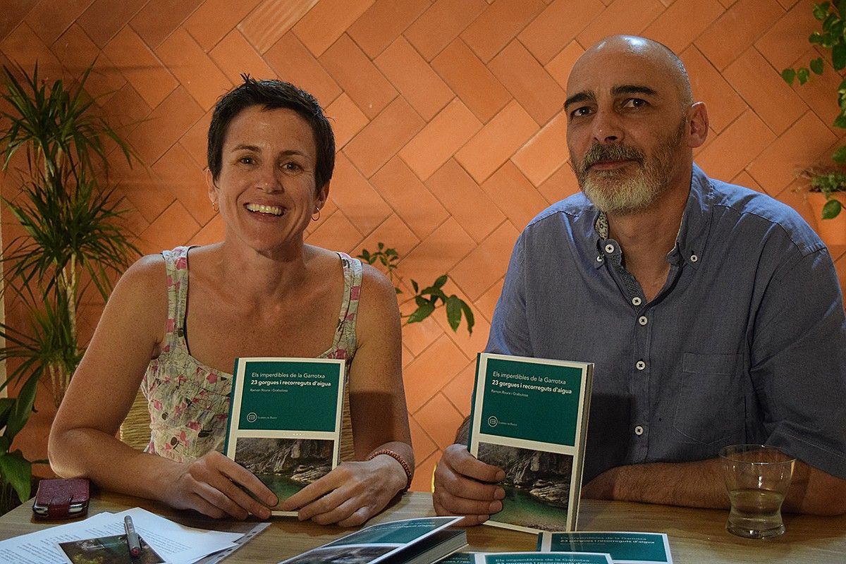 Ramon Roura, amb l'editora Àgata Losantos