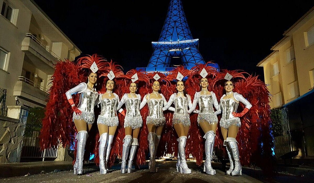 La Carnavalesca homenatja a París en la seva comparsa