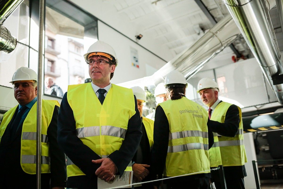 Carles Puigdemont visitant la Sala d'Energies