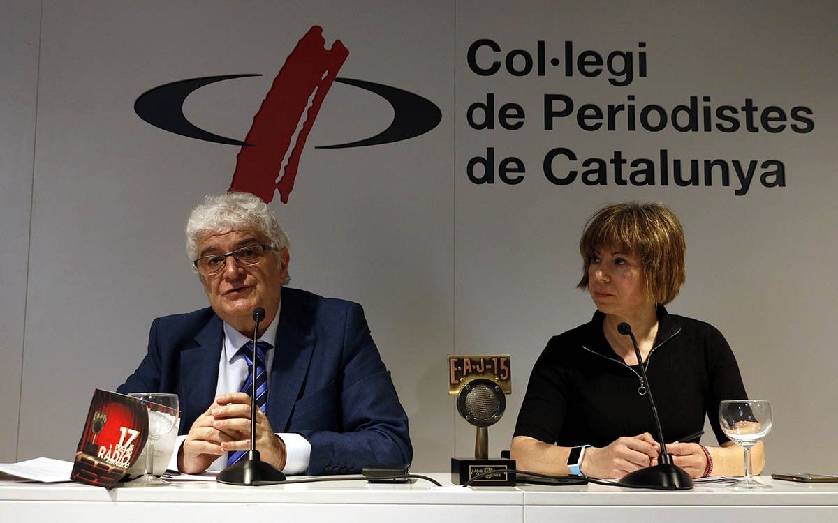 El president del jurat, Jordi Margarit, i la secretària, Margarida Moles, durant la lectura dels guanyadors