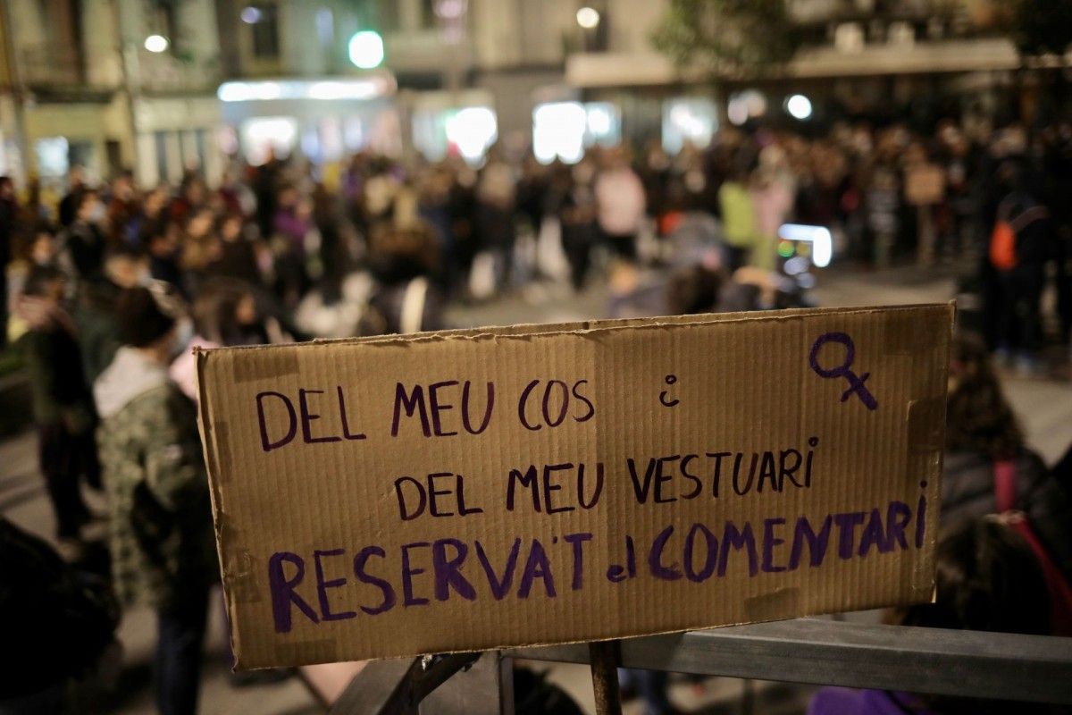 Imatge d'una manifestació feminista a Olot