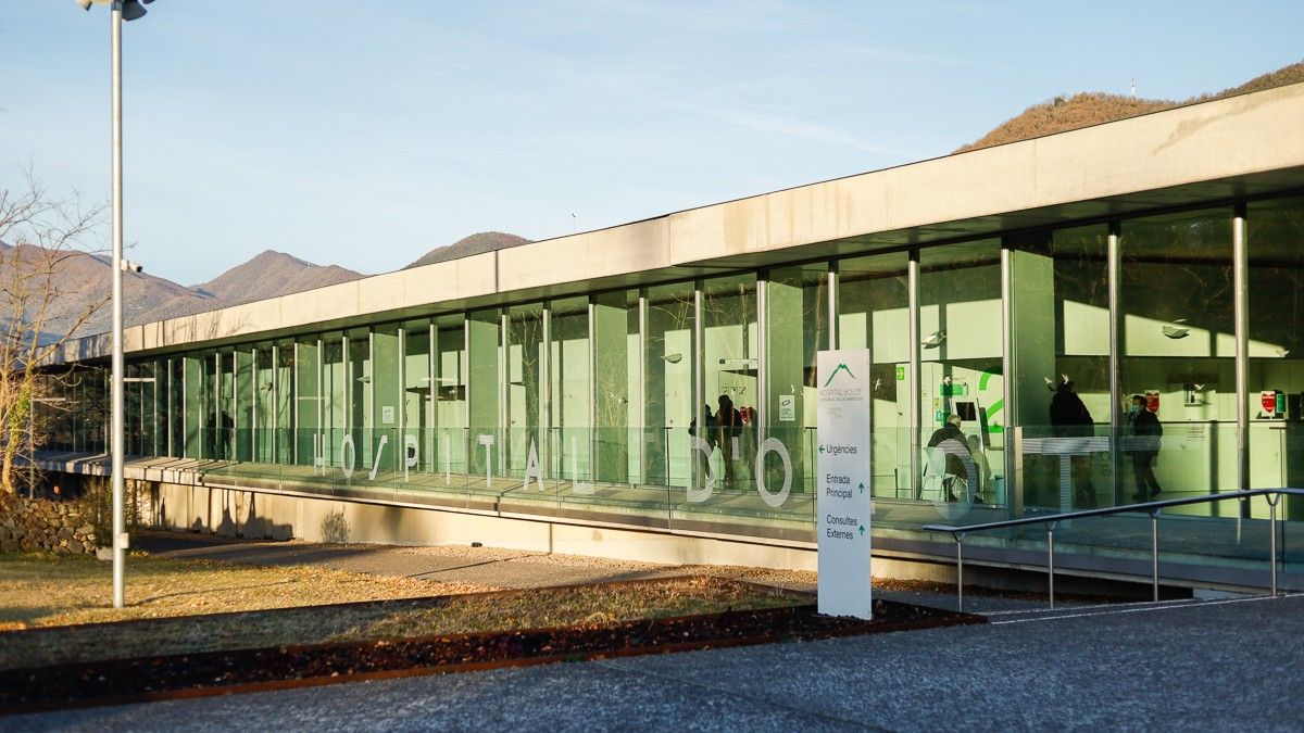 La façana principal de l'Hospital d'Olot i Comarcal de la Garrotxa