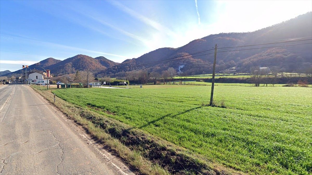 Els terrenys que ha comprat l'Ajuntament, on s'ubicaria la nova escola de Bianya