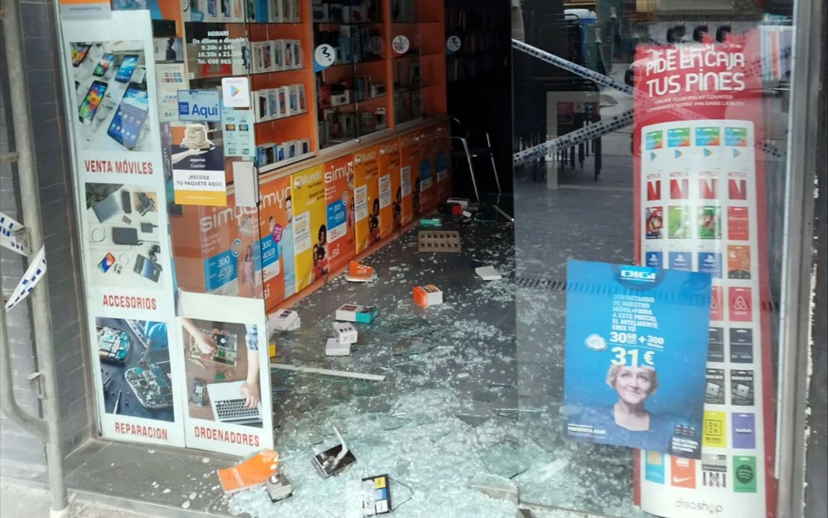 Imatge de la botiga després del robatori