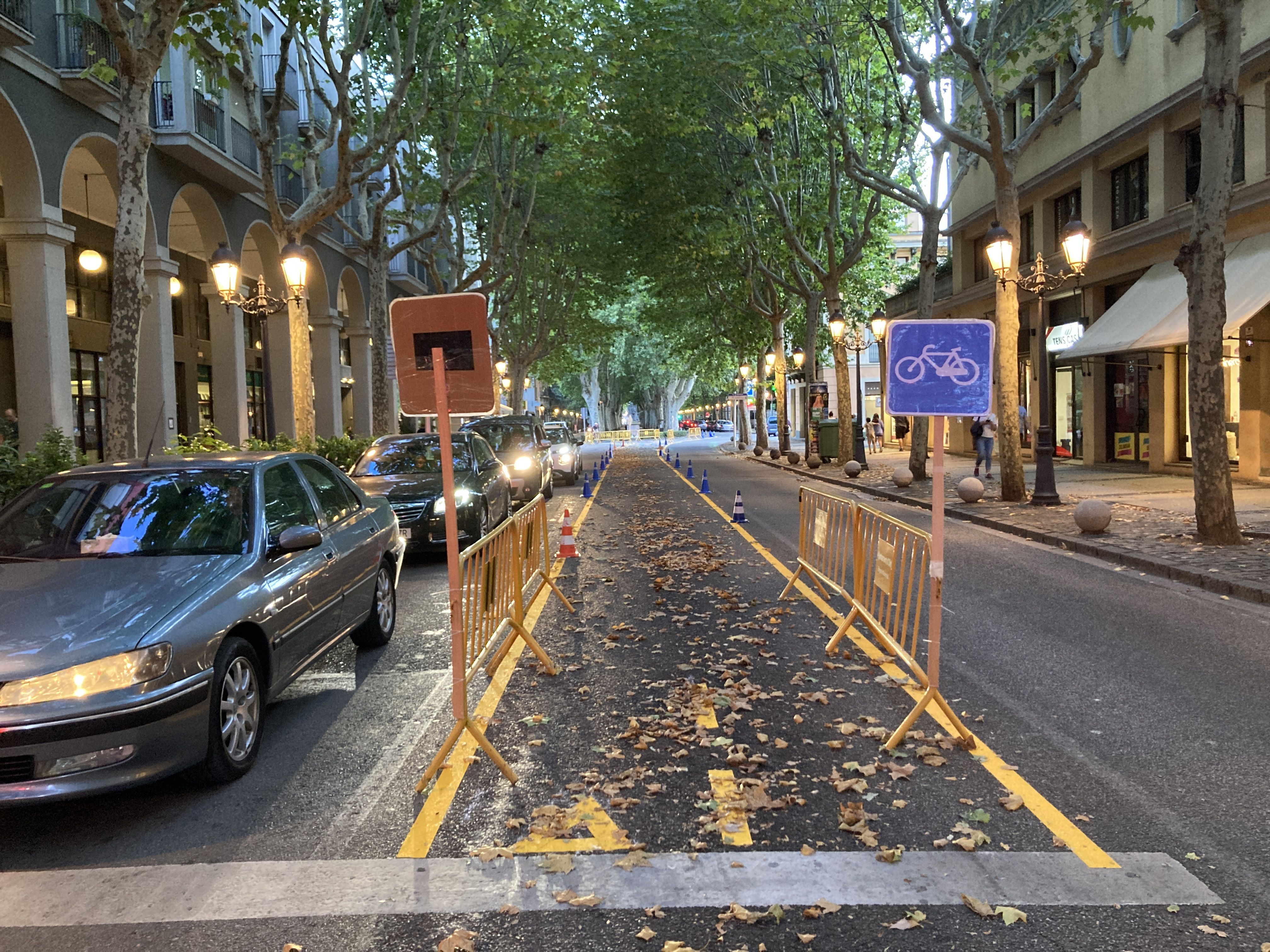 El carril bici provisional del passeig de Barcelona