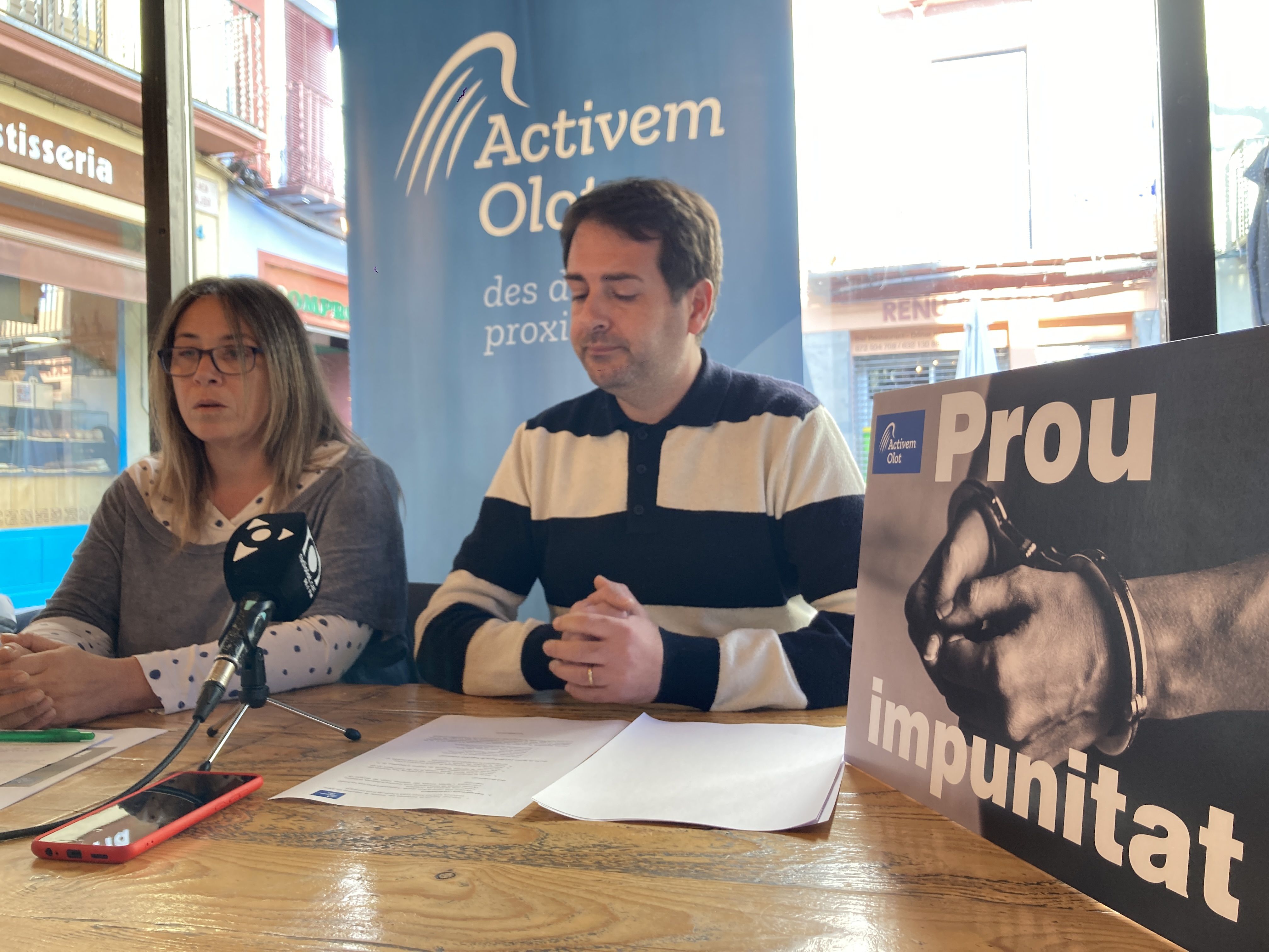 Jordi Rubio i Sandra Pascual durant la roda de premsa de presentació del pacte