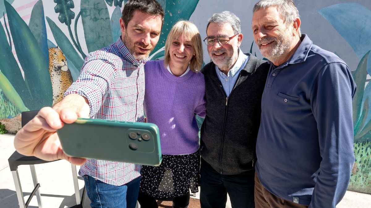 El selfie fet amb els artistes Cumella i Fontcuberta, en acabar la presentació