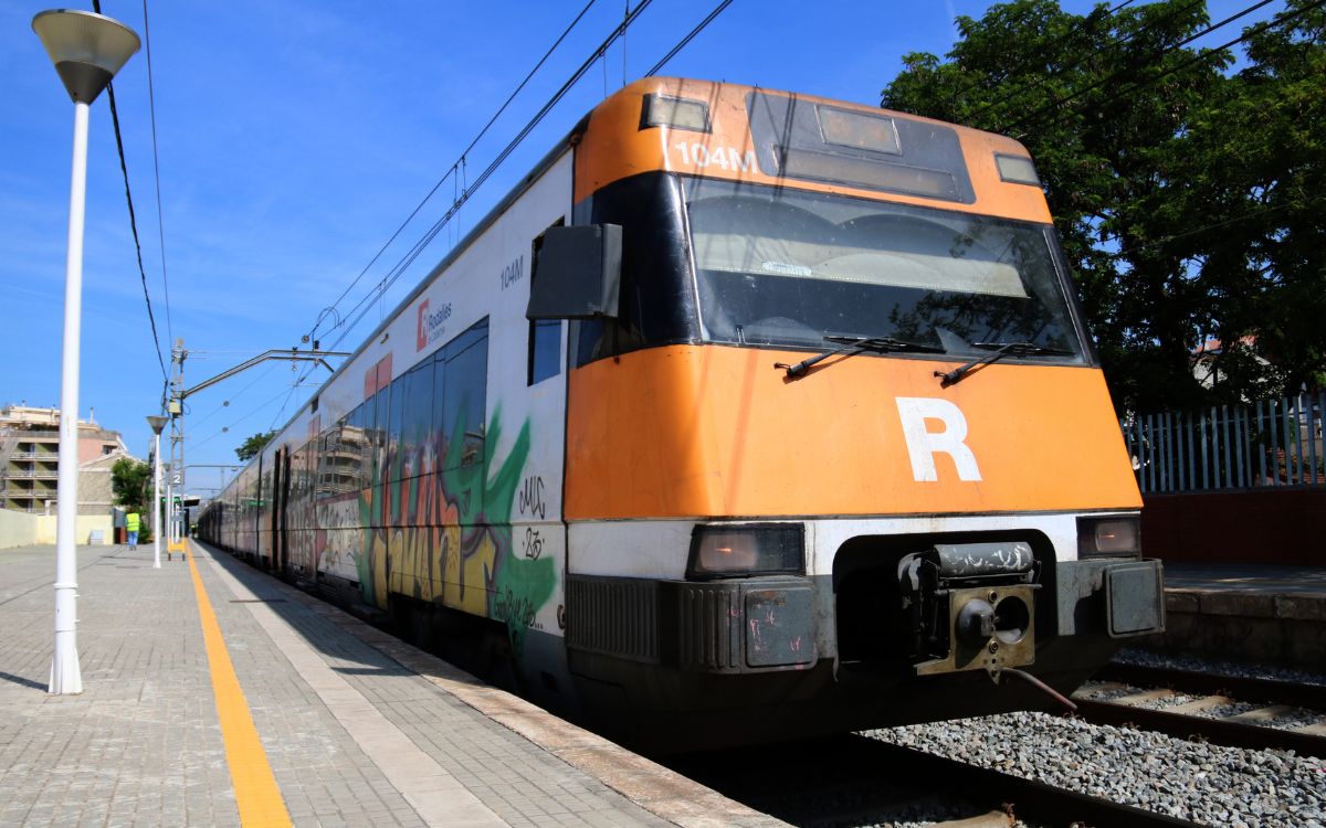 Tren de Rodalies de l'R4 a Cerdanyola del Vallès