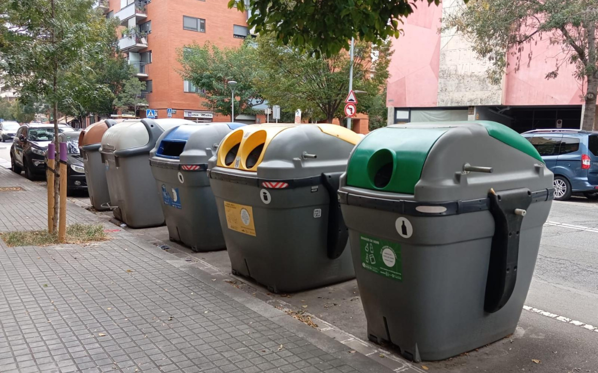 Contenidors al carrer Roger de Flor de Granollers