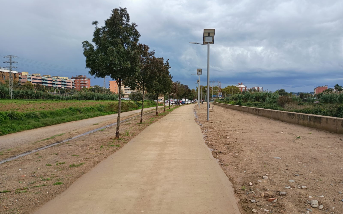 Camí que uneix els parcs Lledoner i Ponent