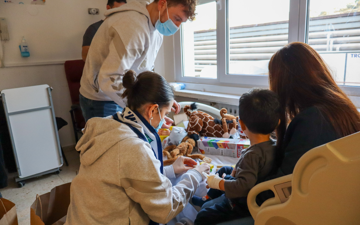 Els professionals de l’Hospital de Granollers han agraït aquest gest per part del club