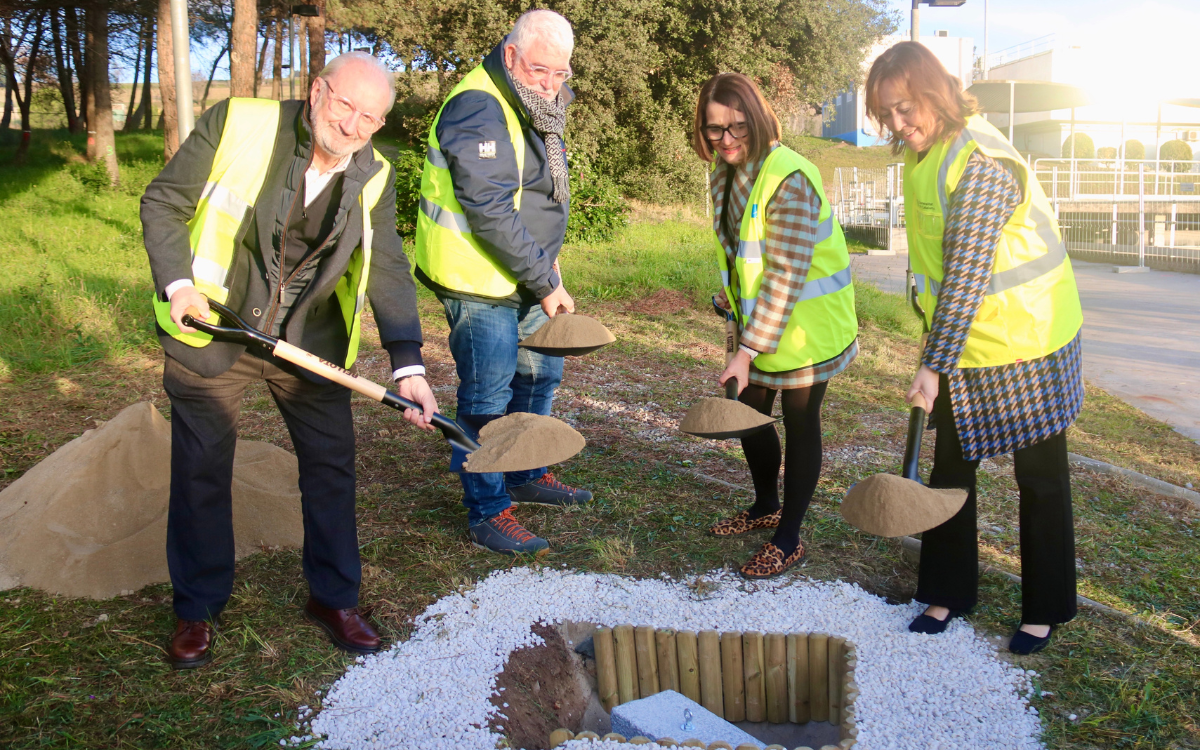 Acte simbòlic de col·lòcació de la primera pedra de les obres per millorar la planta potabilitzadora del Ter