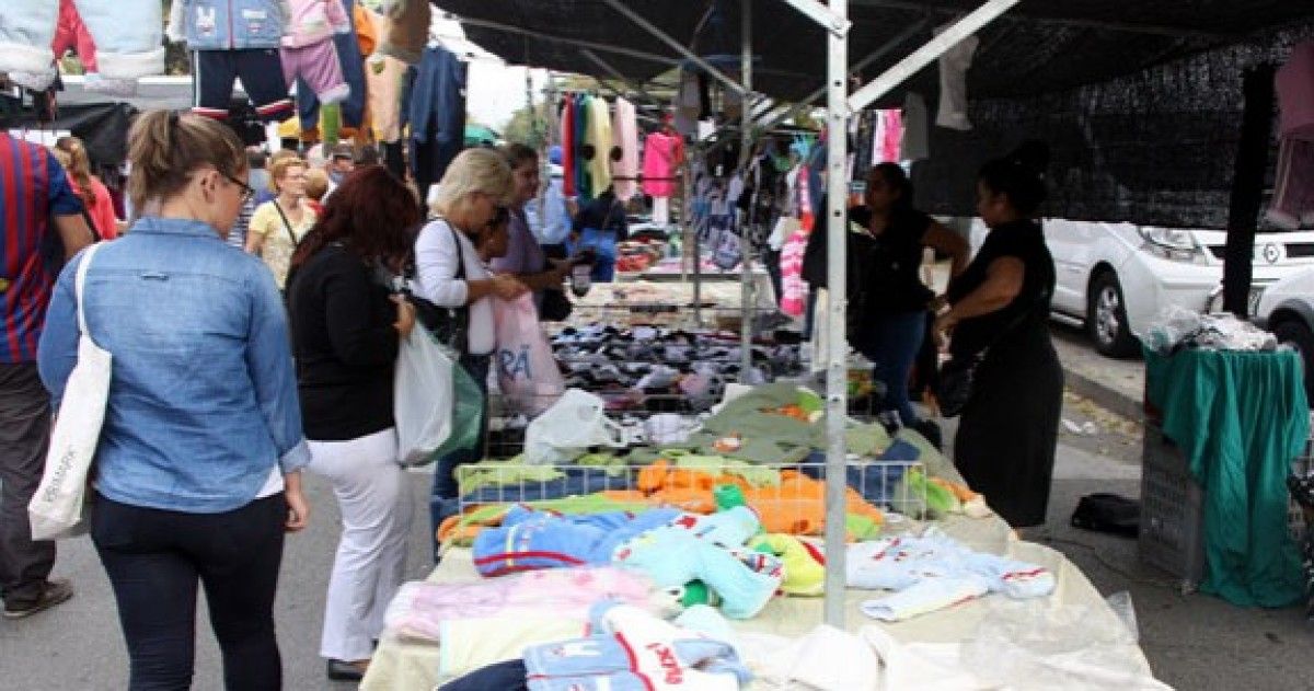 Imatge d'arxiu del mercat dels diumenges de Canovelles