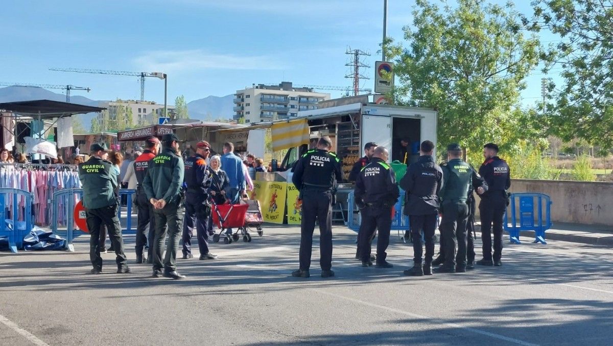 Un dispositiu policial, al mercat de Canovelles