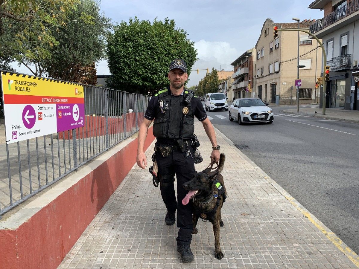 La unitat canina està formada per un agent i un pastor holandès, de nom, Titán