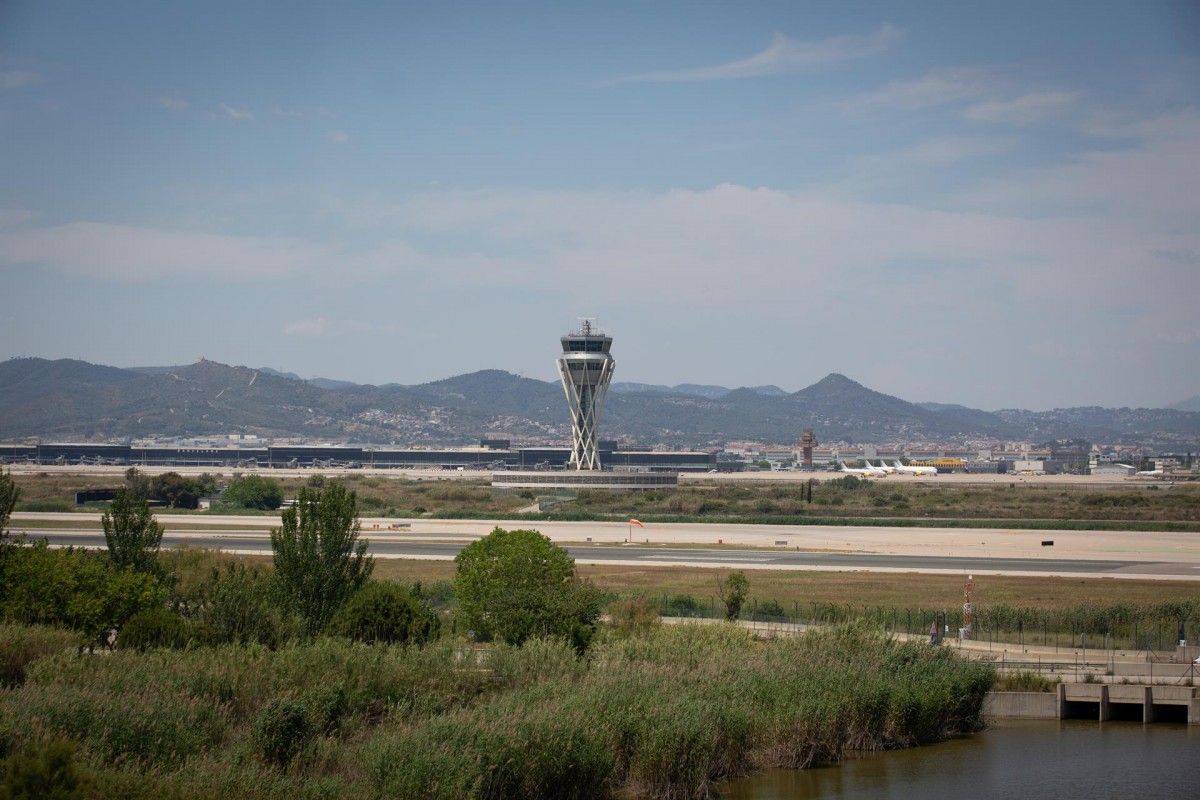 L'aeroport del Prat, a tocar de La Ricarda.