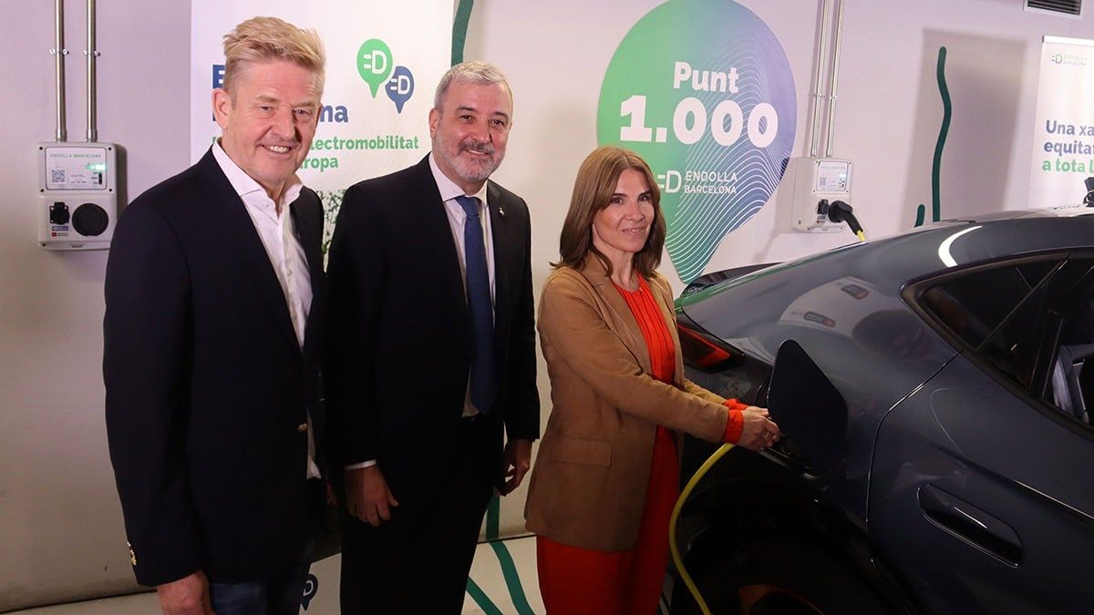 Barcelona ha presentat el punt de recàrrega de vehicle elèctric número 1.000