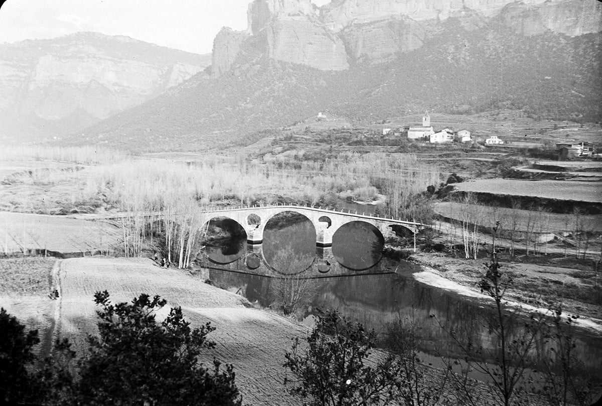 L'antic pont medieval de Sant Romà de Sau, una dècada abans de quedar submergit