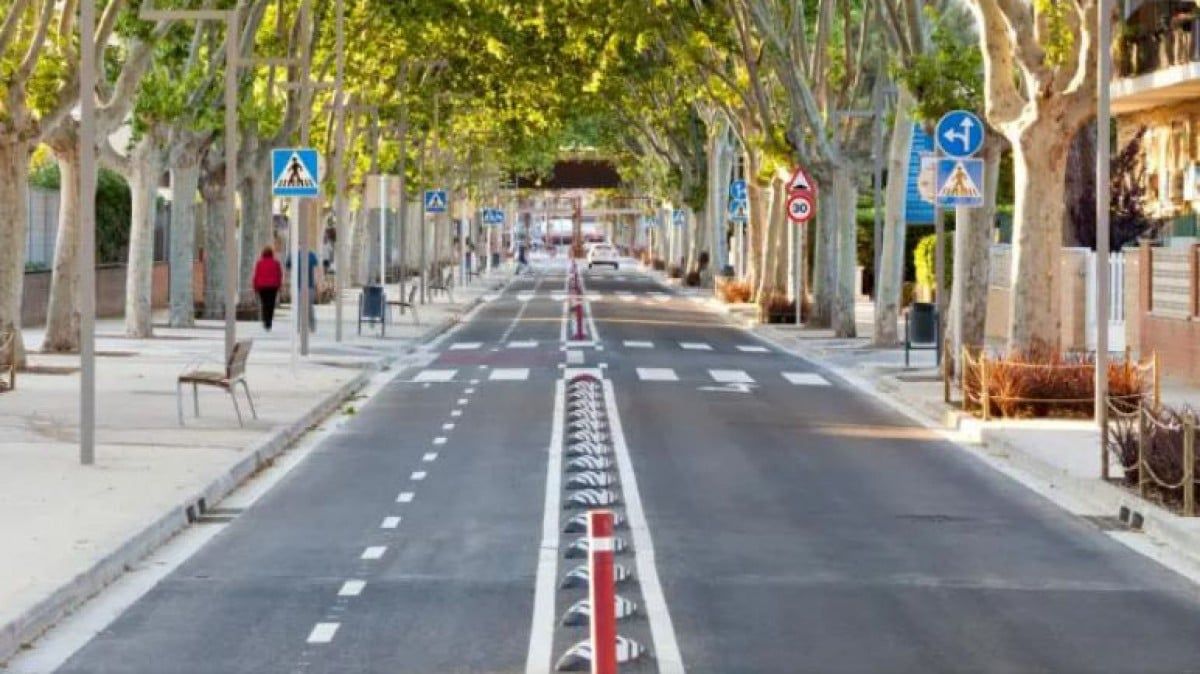L'Ajuntament popular de Castelldefels vol eliminar el carril bici de l'avinguda de Pineda