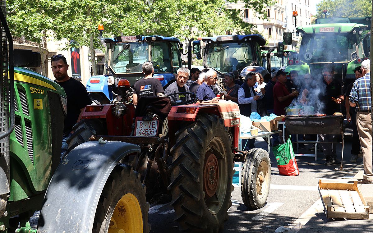 Mobilització de pagesos del Baix Llobregat la setmana passada a la seu del Departament d'Acció Climàtica