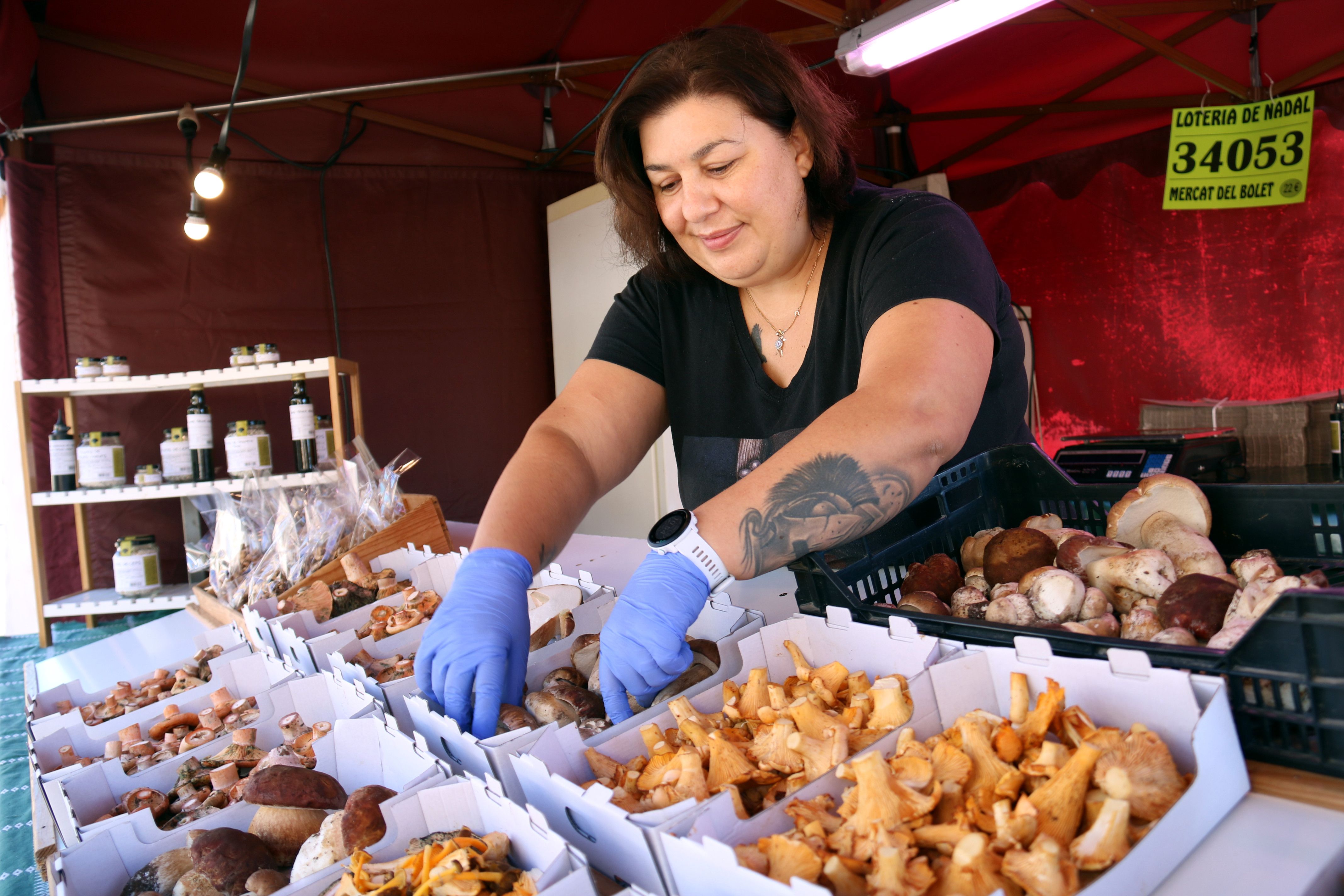 Una de les paradistes del mercat del bolet, al Berguedà