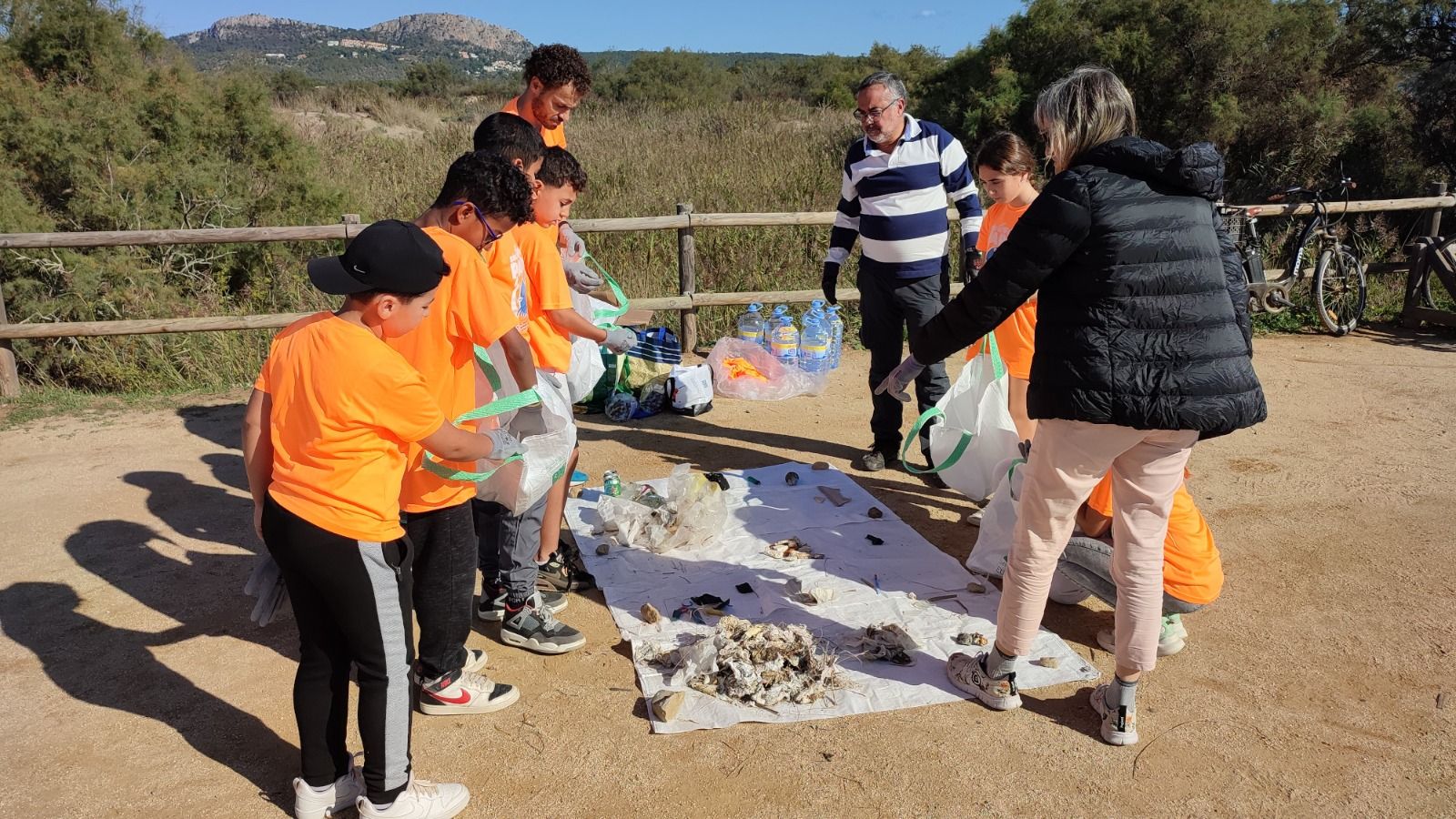 Acció del projecte Let's Clean Up Europa a la Gola del Ter