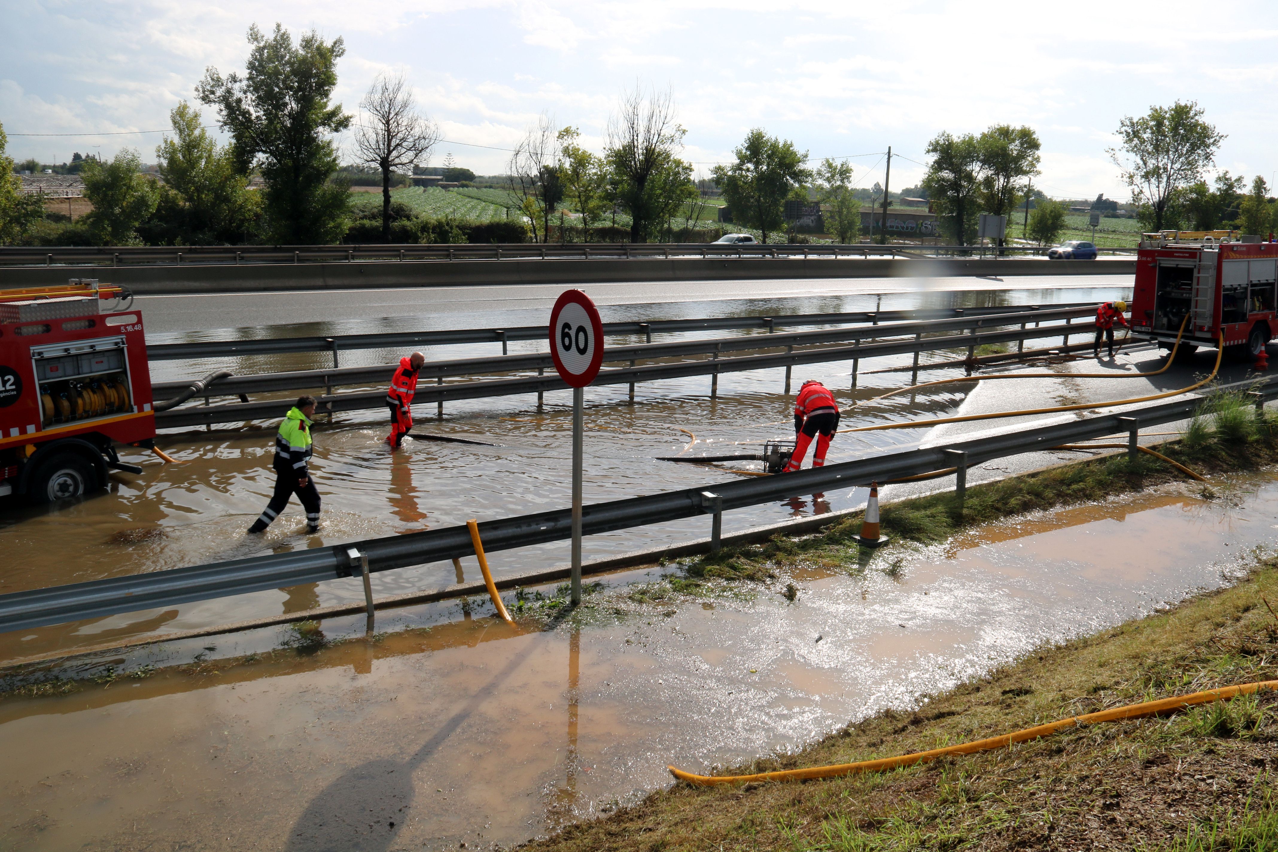 Les pluges d'aquestes dues setmanes han provocat inundacions, com la C-32 al Baix Llobregat