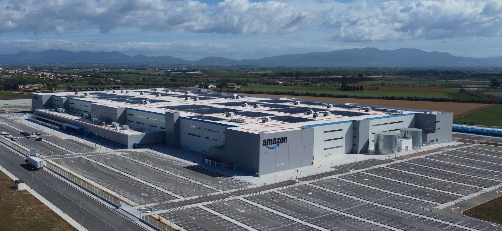 Amazon vol instal·lar un aerogenerador eòlic al centre logístic del Far d'Empordà