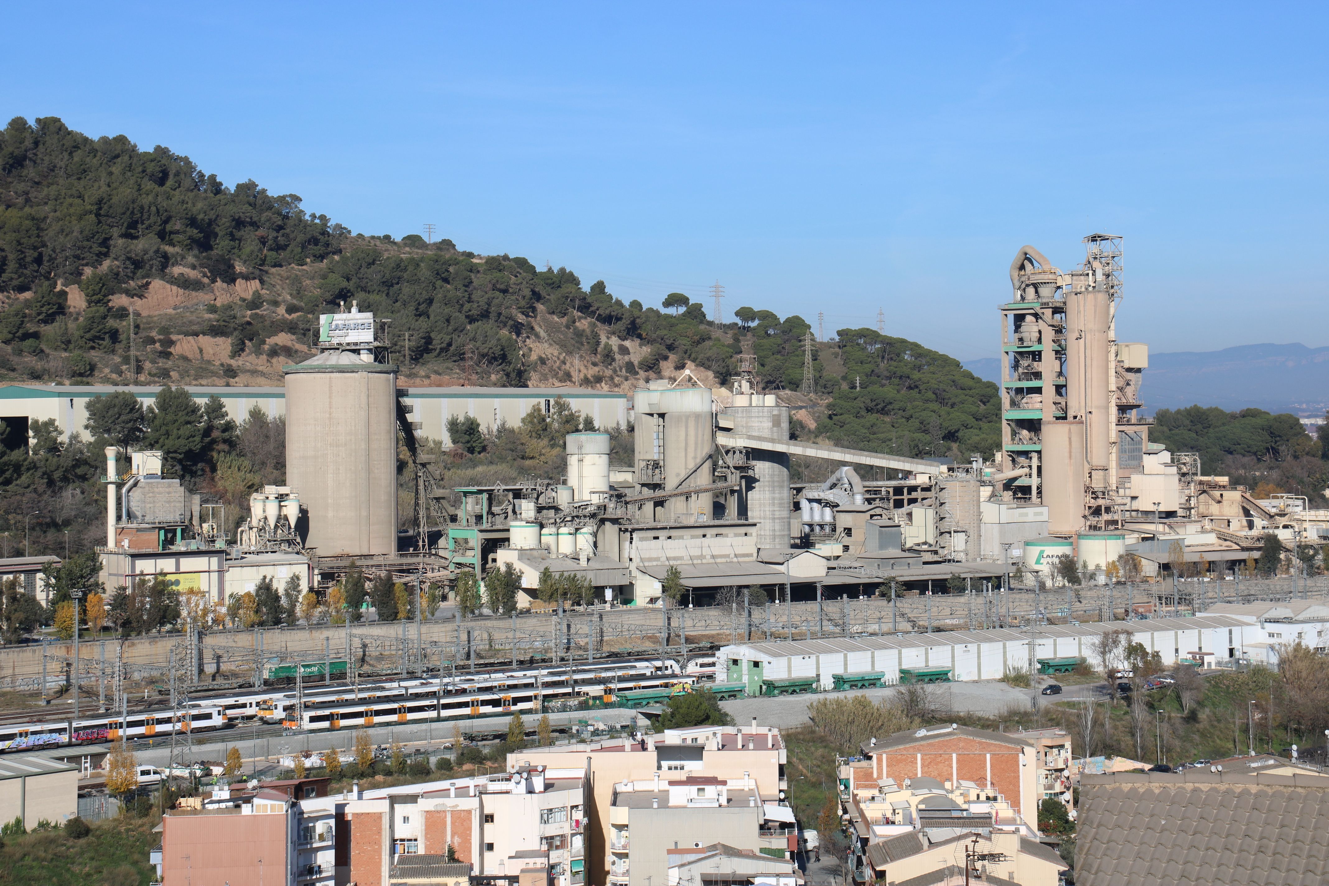 La cimentera Lafarge-Holcim de Montcada en una imatge d'arxiu