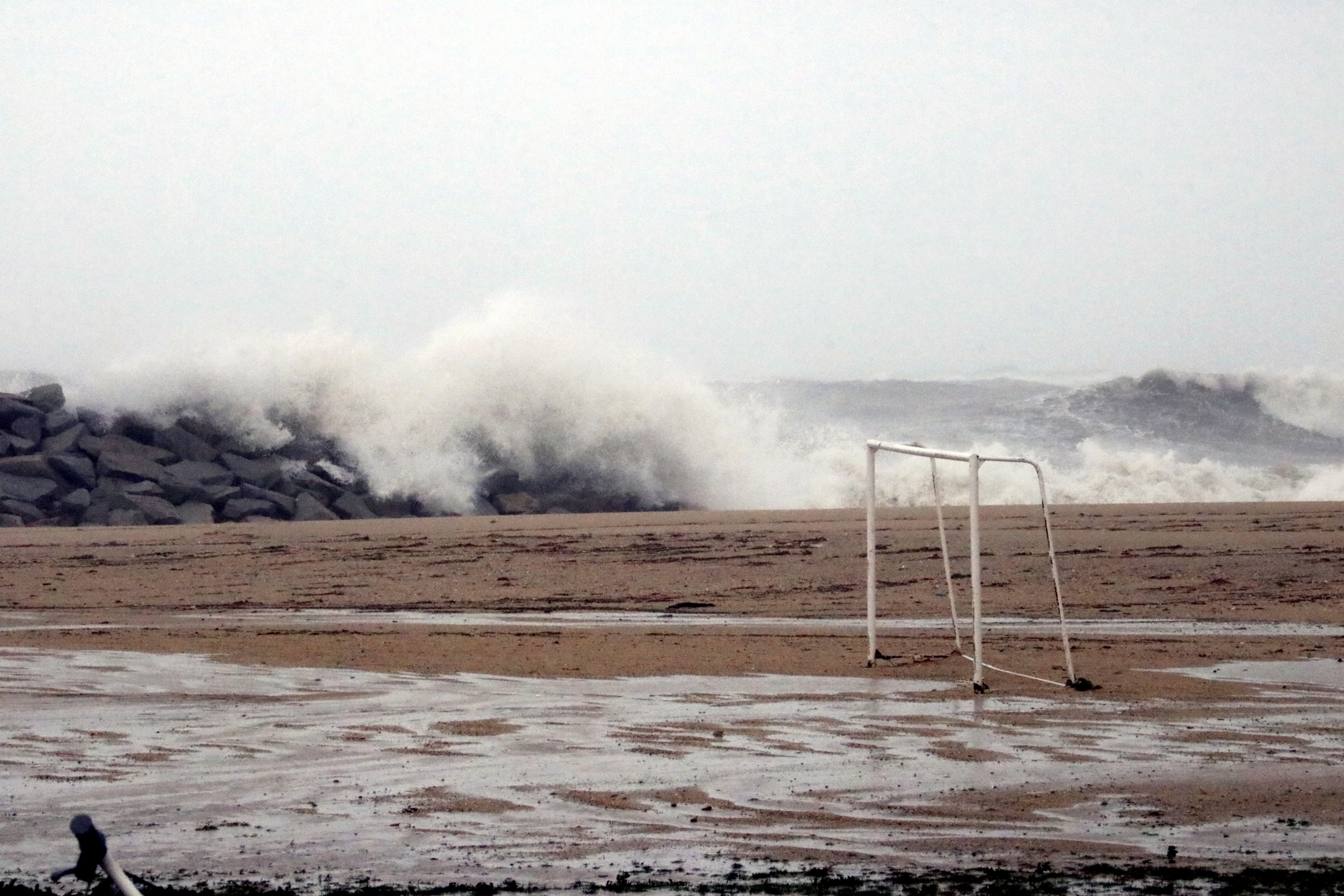 La platja de Mataró, engolida pel temporal Glòria ara fa cinc anys