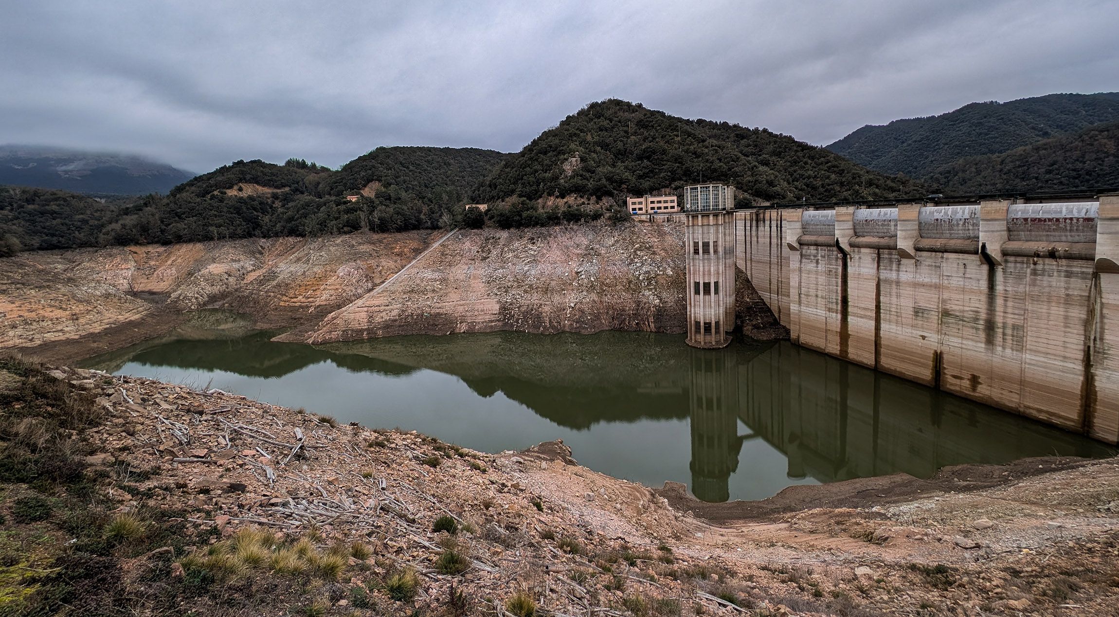 Tres episodis de pluja en una setmana poden ajudar a augmentar les reserves dels embassaments