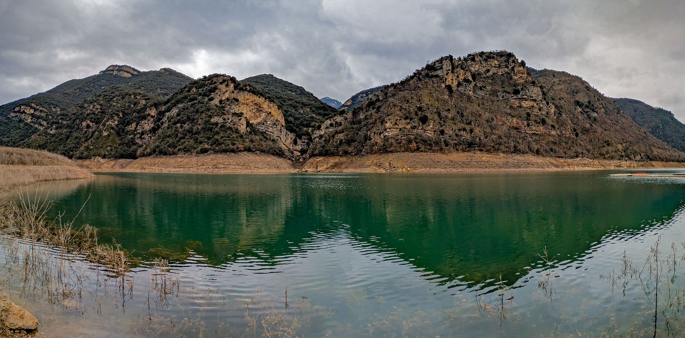 Els embassaments, a la imatge el de la Baells, guanyen reserves a l'espera de les pluges d'aquest cap de setmana