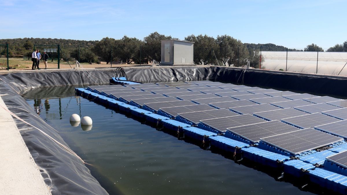 La primera planta fotovoltaica flotant de Catalunya