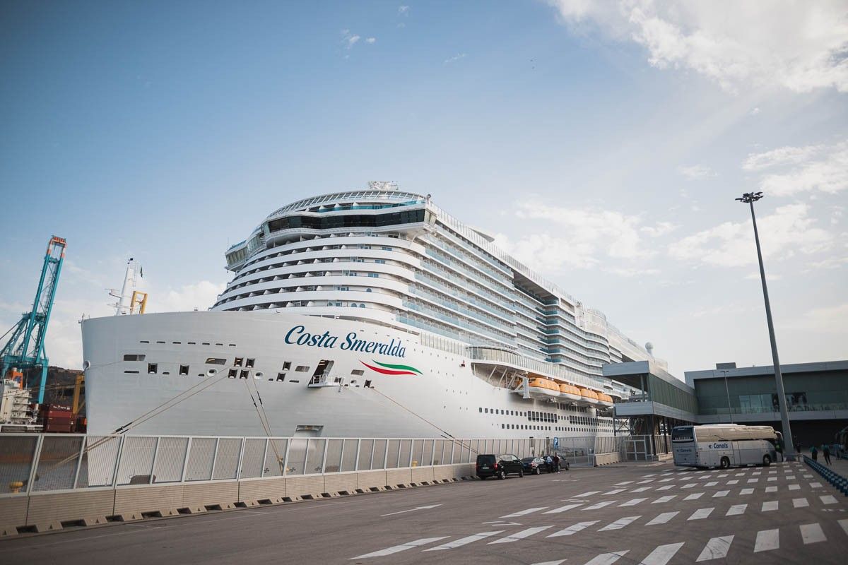 Un creuer al port de Barcelona