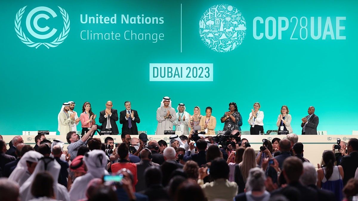 Aplaudiments a la COP28 després de tancar la cimera amb acord
