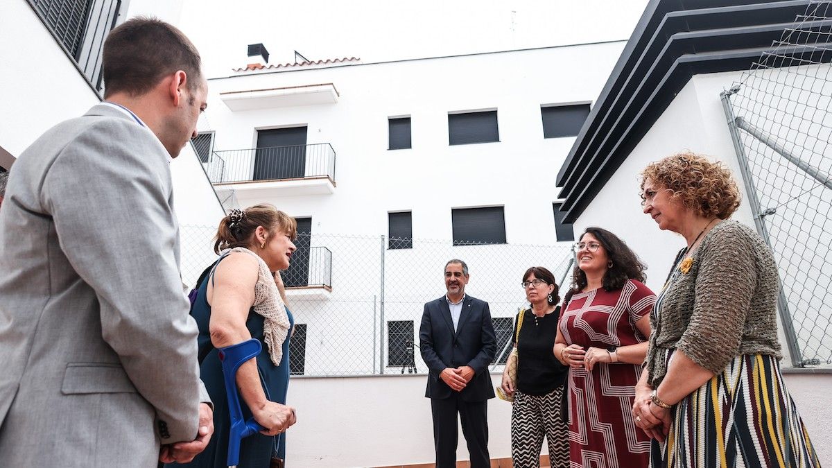 La consellera Capella visita la promoció d'habitatge social a Terrassa