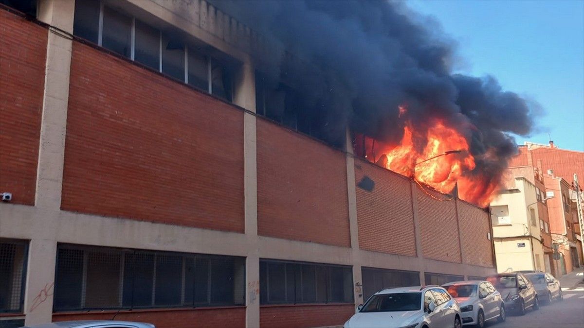 Incendi d'una indústria a Terrassa