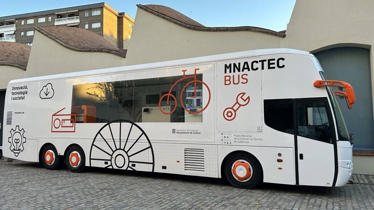 El MNACTEC Bus, a punt per iniciar la ruta