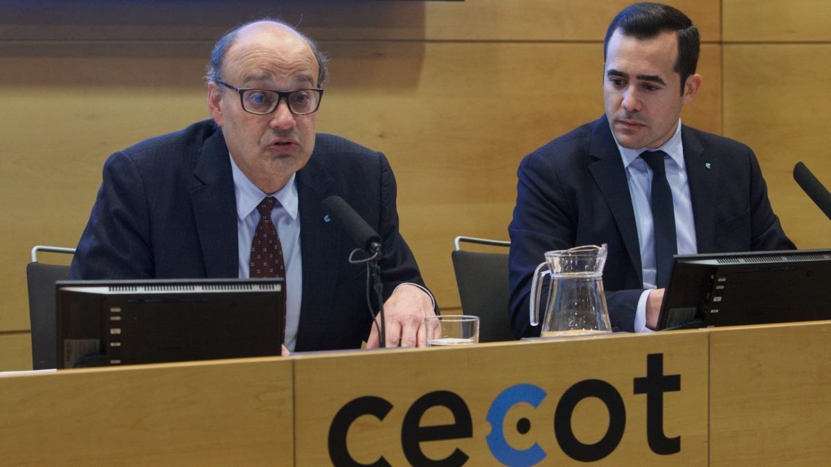 El president de la Cecot, Xavier Panés, i el secretari general, Oriol Alba durant la trobada anual amb premsa. 