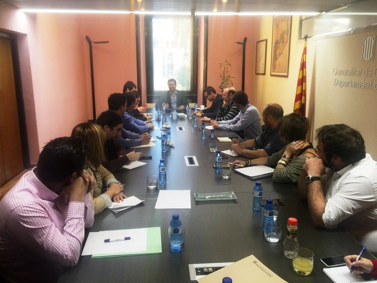 El conseller de Salut, Antoni Comín, reunit amb els alcaldes del Vallès Occidental