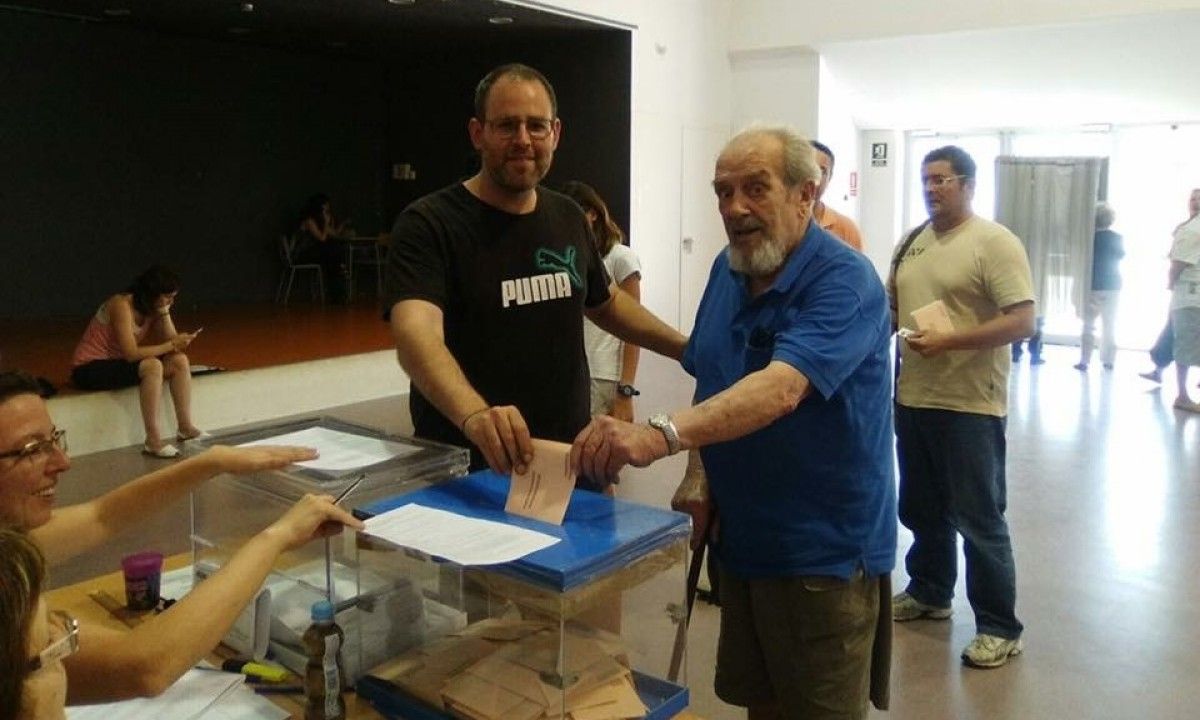 Joan Ullés, en el moment d'exercir el dret a vot en les passades eleccions.