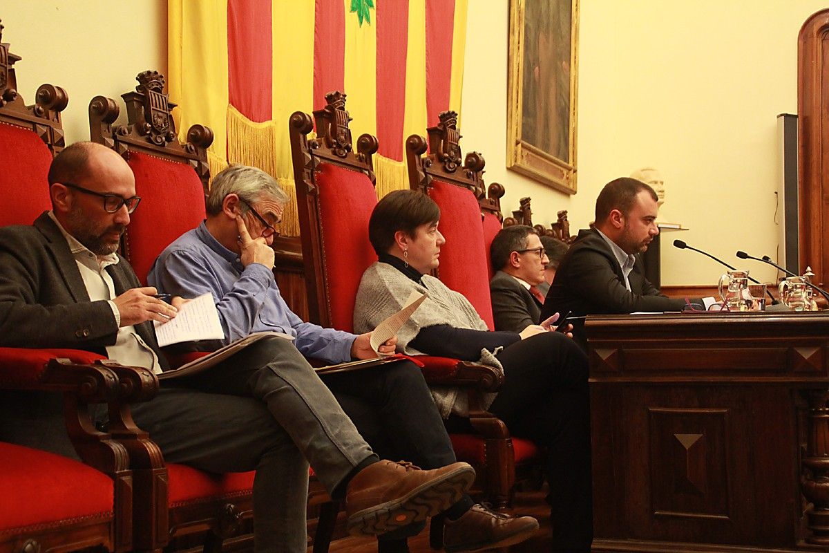 Jordi Ballart i els tinents d'alcalde de Terrassa, durant un ple en una imatge d'arxiu