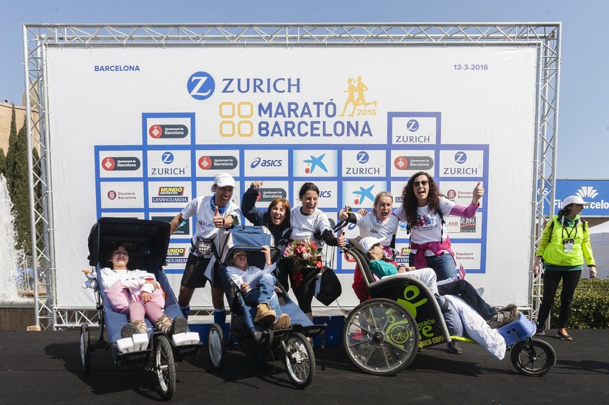 L'Álvaro i els seus dos germans, l'Alejandra i el Luis Illán, ja van ser a la Marató de Barcelona del 2016.