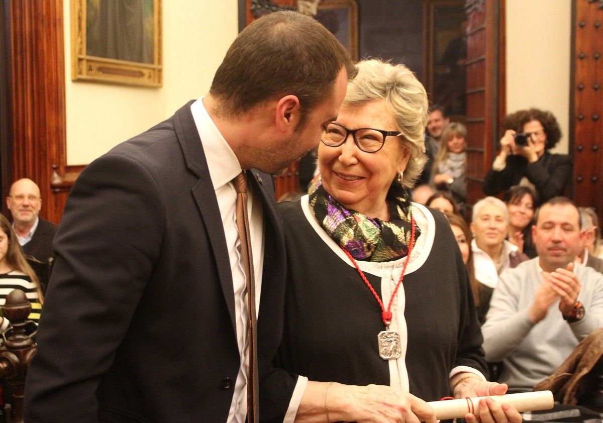 Joana Biarnés rebent la Medalla de la Ciutat de Terrassa