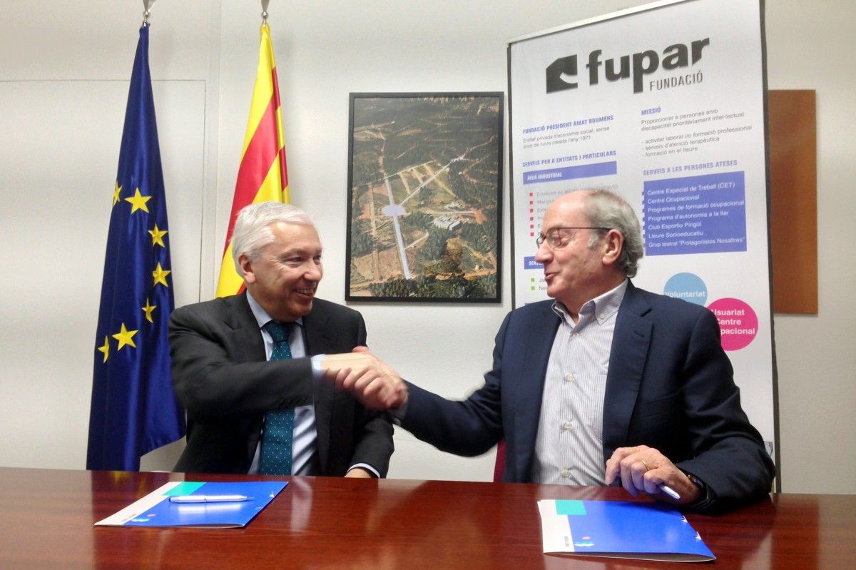 Antoni Abad i Ignasi Cusidó, a l'acte de signatura de l'acord.