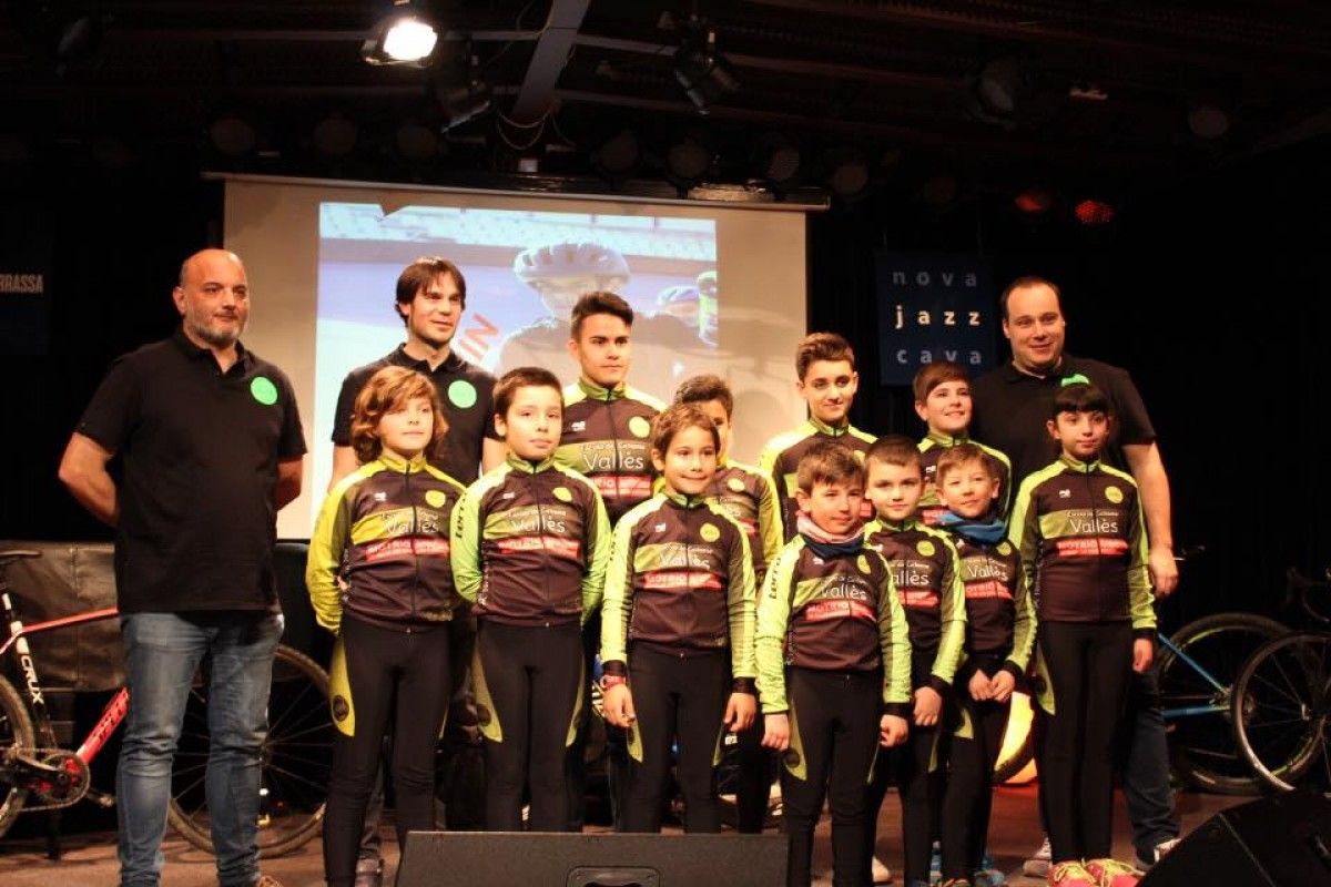 L'equip de l'Escola de Ciclisme Vallès.