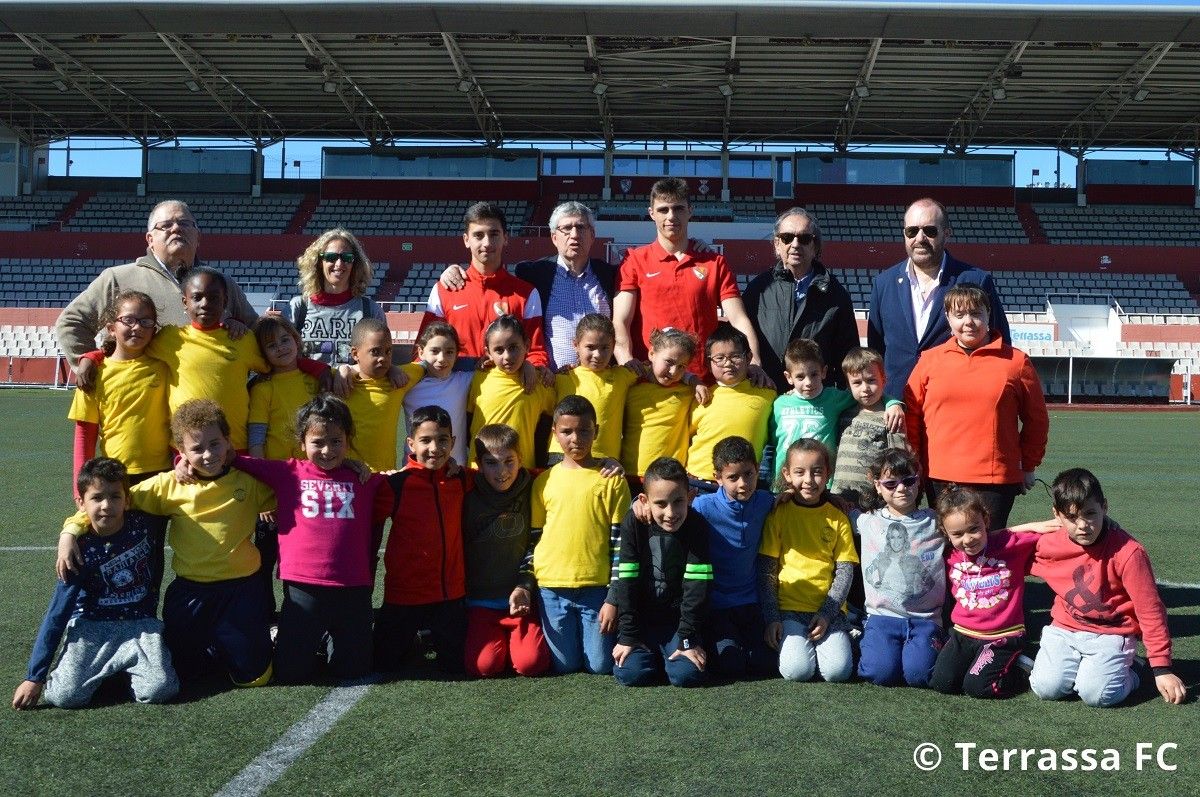 L'escola Joan Marquès i Casals, a l'estadi del Terrassa FC.