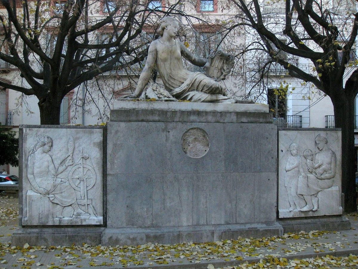 El monument a Alfons Sala, sense el medalló.