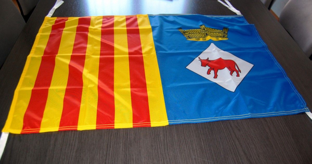 La bandera de Vacarisses en format reduït.